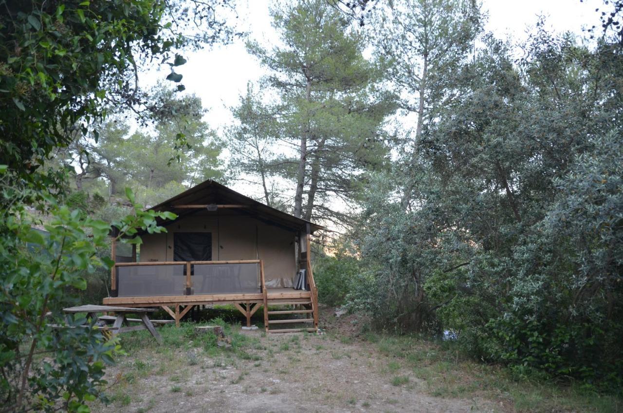Camping De La Vallee Heureuse Orgon Eksteriør billede