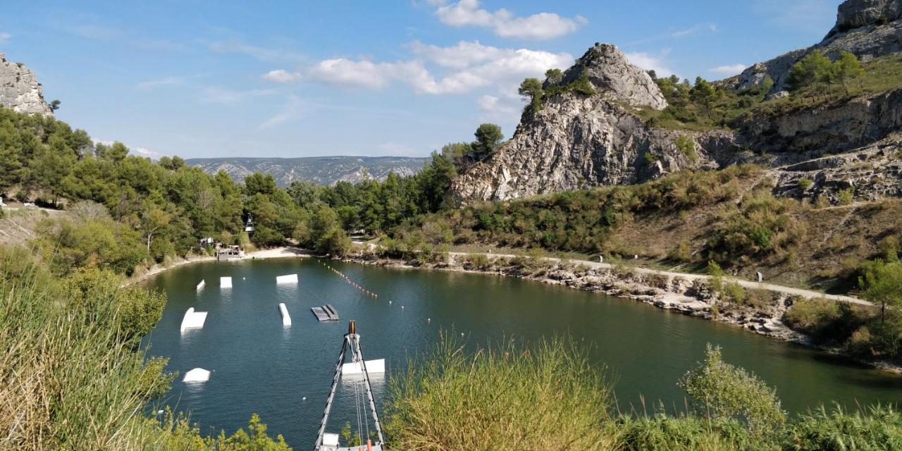 Camping De La Vallee Heureuse Orgon Eksteriør billede