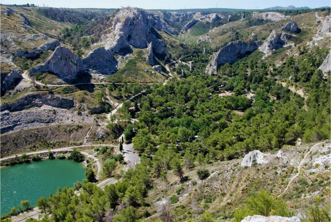 Camping De La Vallee Heureuse Orgon Eksteriør billede