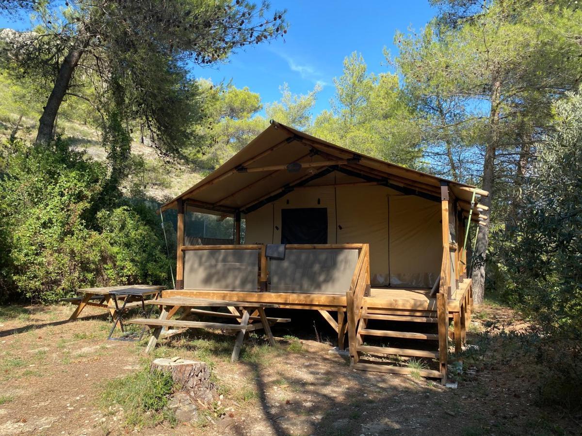 Camping De La Vallee Heureuse Orgon Eksteriør billede