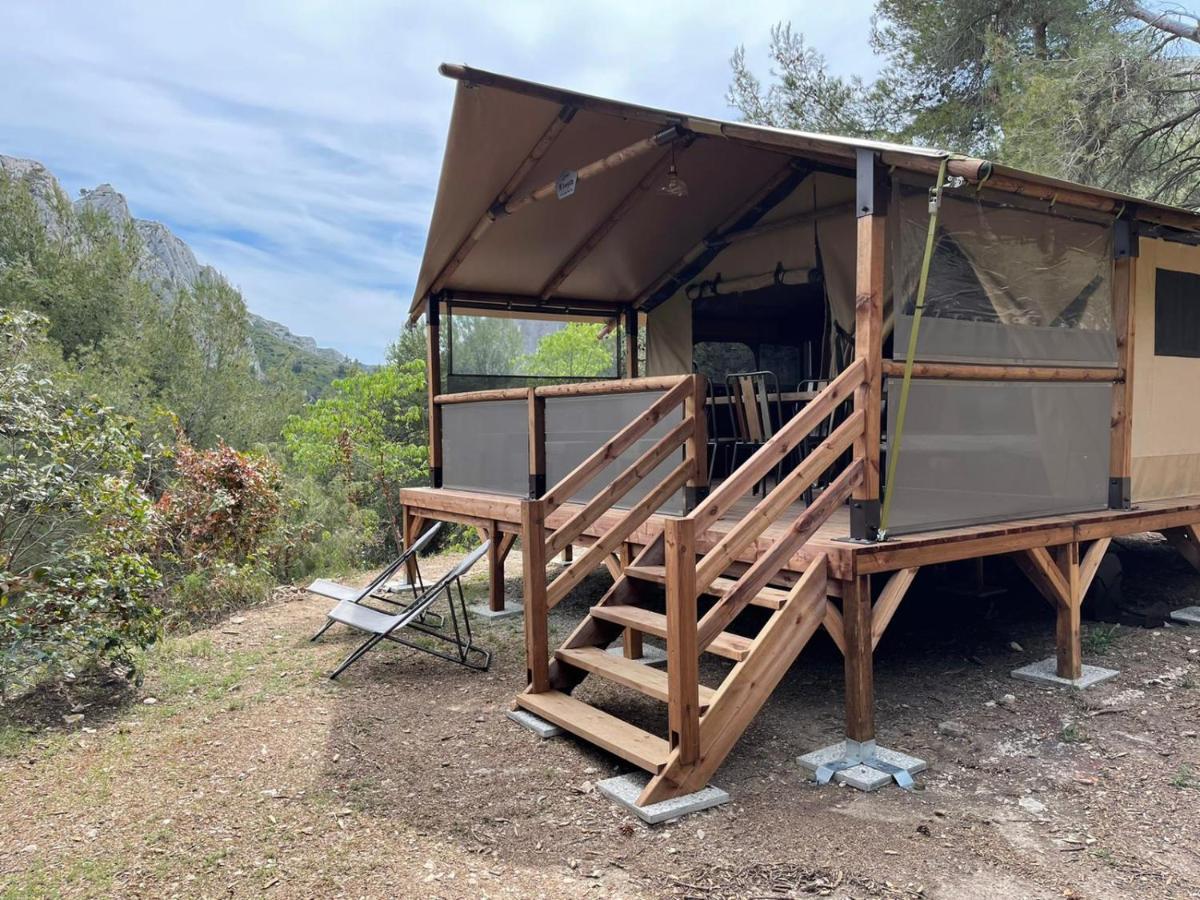 Camping De La Vallee Heureuse Orgon Eksteriør billede