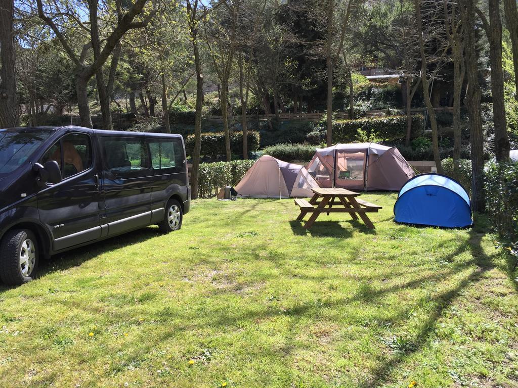 Camping De La Vallee Heureuse Orgon Eksteriør billede