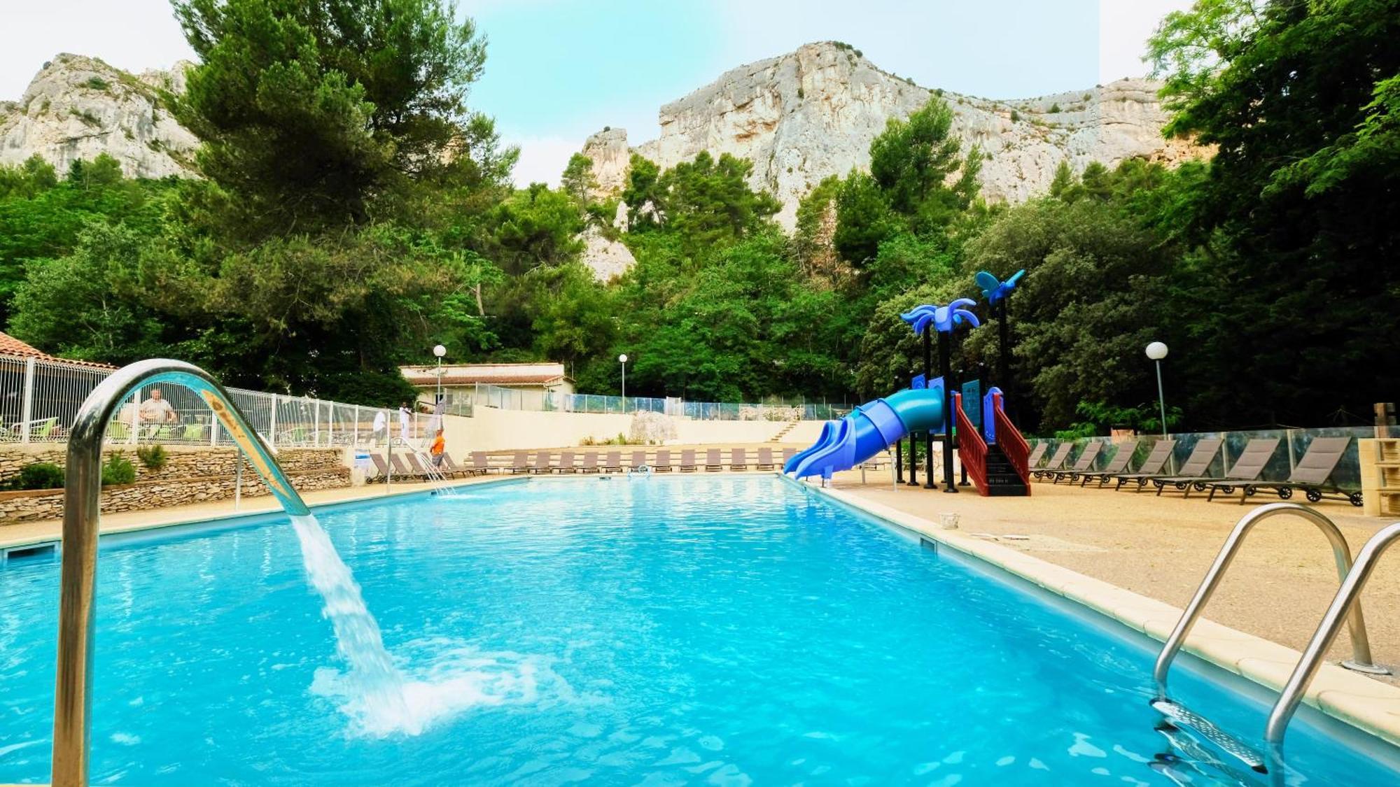 Camping De La Vallee Heureuse Orgon Eksteriør billede