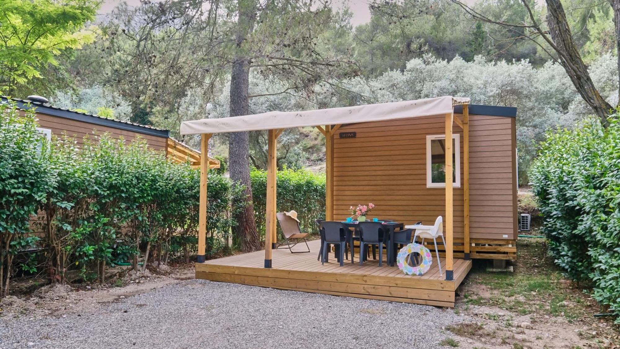 Camping De La Vallee Heureuse Orgon Eksteriør billede