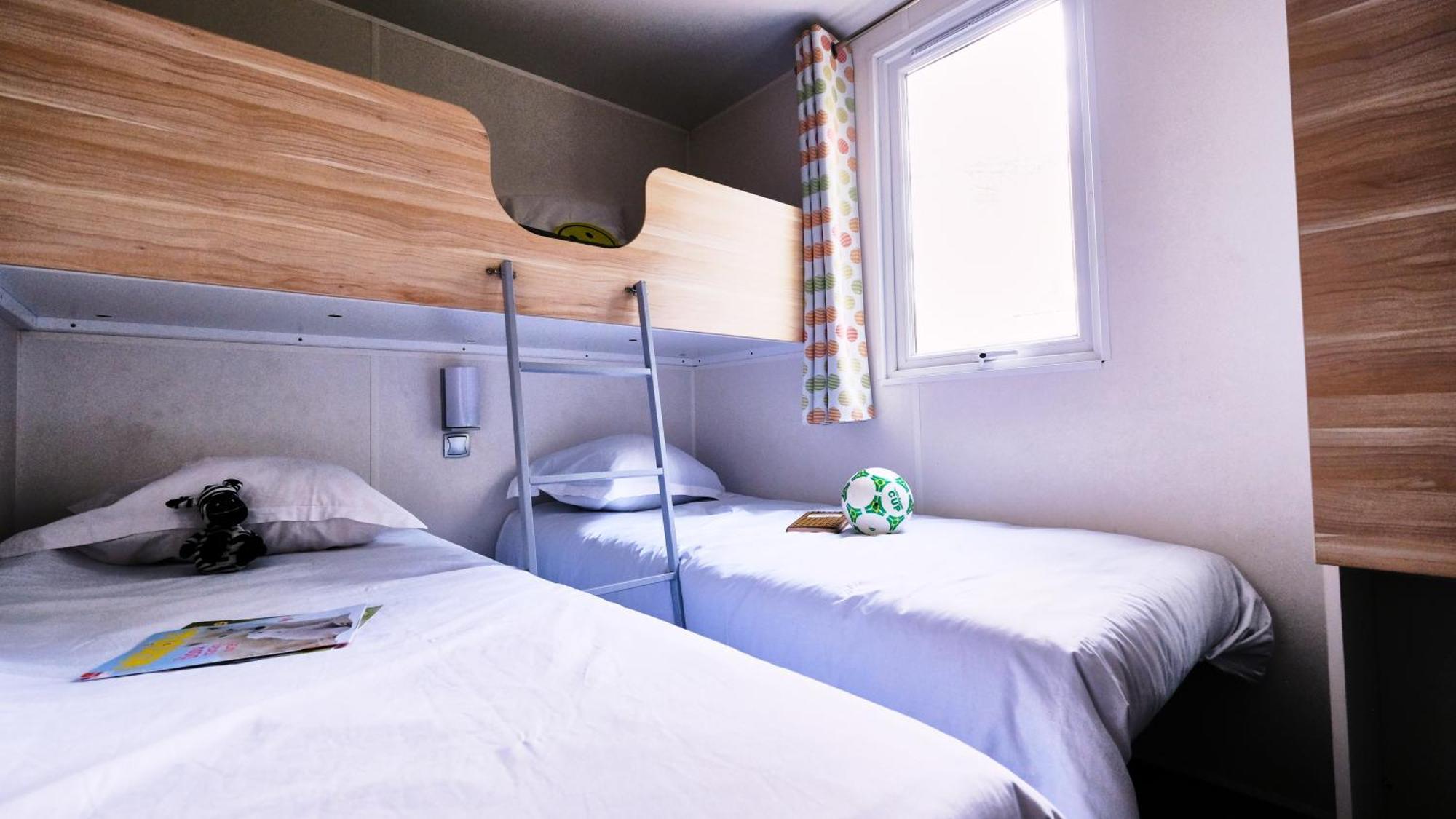Camping De La Vallee Heureuse Orgon Eksteriør billede