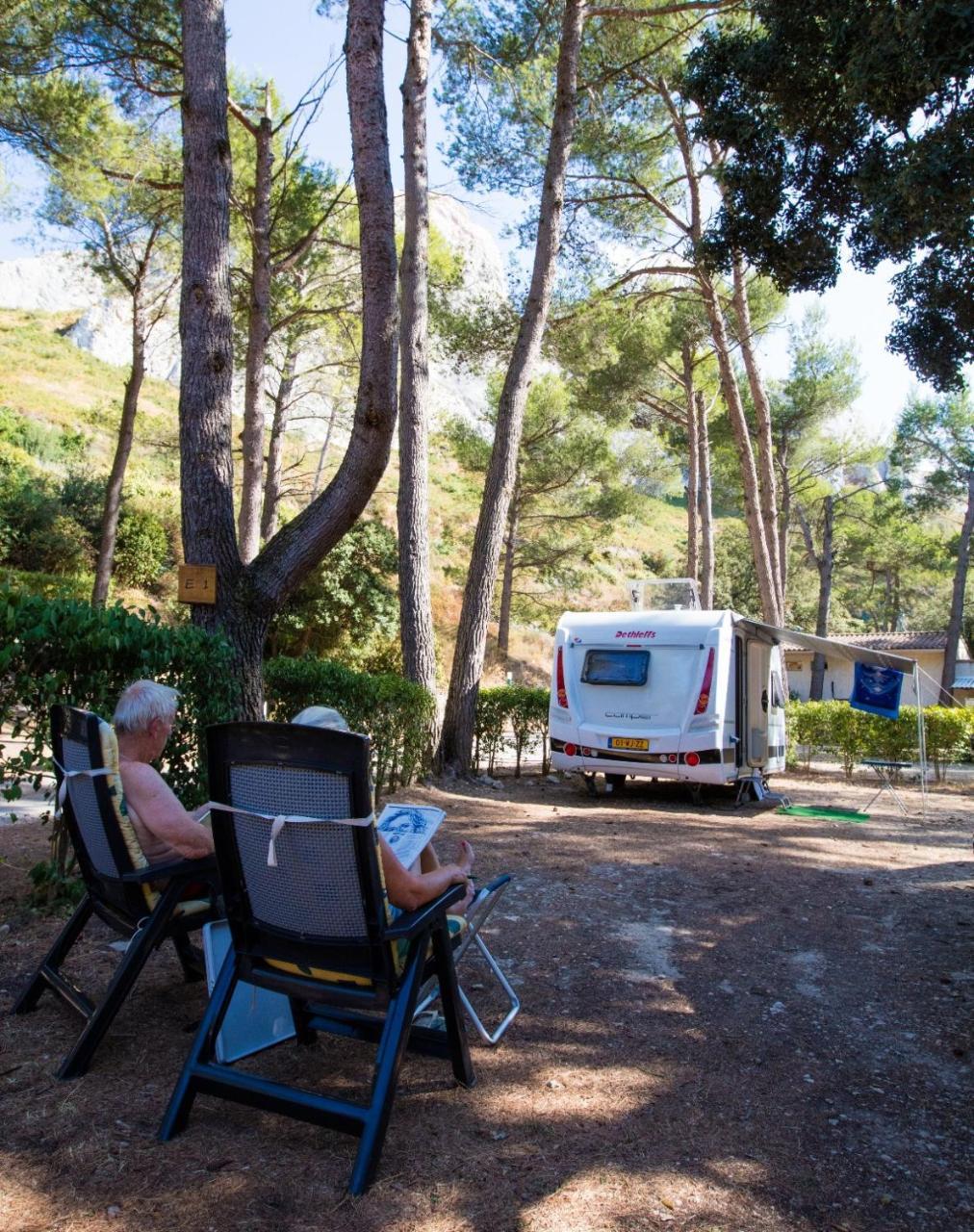 Camping De La Vallee Heureuse Orgon Eksteriør billede