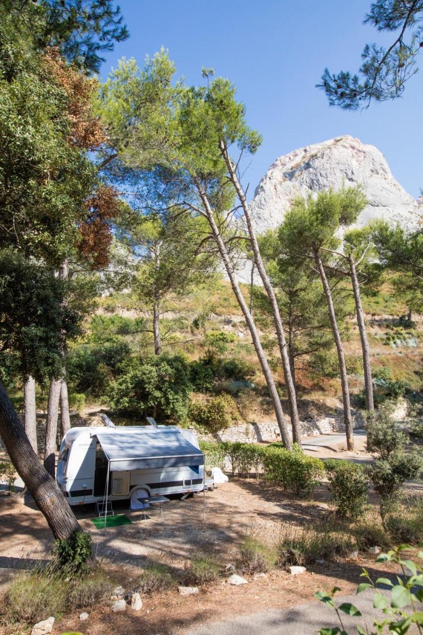 Camping De La Vallee Heureuse Orgon Eksteriør billede